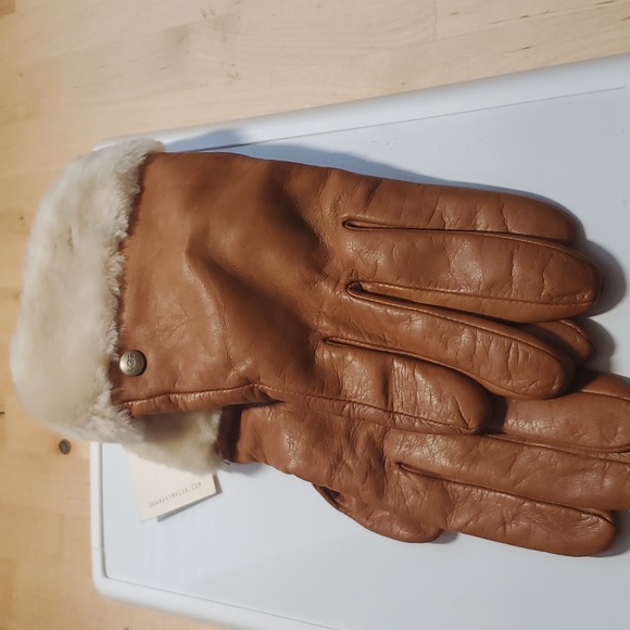 UGG AUSTRALIA NIB Leather Shortie Gloves - Picture 3 of 7